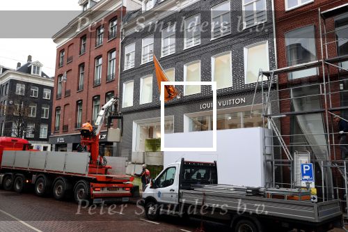 Amsterdam 27 januari 2021
Alle winkels in de pc hooftstraat zijn af getimmerd met hout ivm de verwachtte rellen en plunderingen.