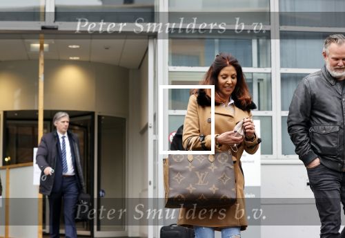 Utrecht 2 februari 2021
Rechtszaak Rachel Hazes tegen haar oude PA Marieke v Beek . Royce de Vries is de advocaat van Rachel. Marieke heeft advocaat Bernhard Tomlow. Ricardo Klaverdijk Big Willem v Boxtel en Jacqueline v d Gijp waren aanwezig.