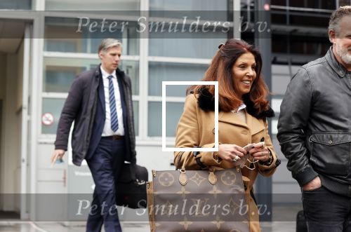Utrecht 2 februari 2021
Rechtszaak Rachel Hazes tegen haar oude PA Marieke v Beek . Royce de Vries is de advocaat van Rachel. Marieke heeft advocaat Bernhard Tomlow. Ricardo Klaverdijk Big Willem v Boxtel en Jacqueline v d Gijp waren aanwezig.