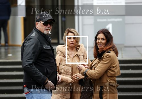 Utrecht 2 februari 2021
Rechtszaak Rachel Hazes tegen haar oude PA Marieke v Beek . Royce de Vries is de advocaat van Rachel. Marieke heeft advocaat Bernhard Tomlow. Ricardo Klaverdijk Big Willem v Boxtel en Jacqueline v d Gijp waren aanwezig.