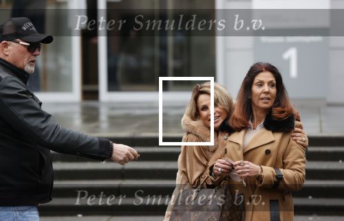 Utrecht 2 februari 2021
Rechtszaak Rachel Hazes tegen haar oude PA Marieke v Beek . Royce de Vries is de advocaat van Rachel. Marieke heeft advocaat Bernhard Tomlow. Ricardo Klaverdijk Big Willem v Boxtel en Jacqueline v d Gijp waren aanwezig.