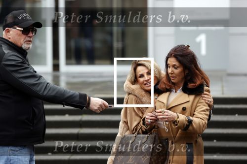 Utrecht 2 februari 2021
Rechtszaak Rachel Hazes tegen haar oude PA Marieke v Beek . Royce de Vries is de advocaat van Rachel. Marieke heeft advocaat Bernhard Tomlow. Ricardo Klaverdijk Big Willem v Boxtel en Jacqueline v d Gijp waren aanwezig.