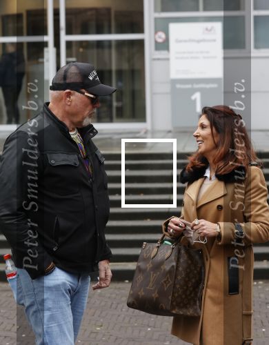 Utrecht 2 februari 2021
Rechtszaak Rachel Hazes tegen haar oude PA Marieke v Beek . Royce de Vries is de advocaat van Rachel. Marieke heeft advocaat Bernhard Tomlow. Ricardo Klaverdijk Big Willem v Boxtel en Jacqueline v d Gijp waren aanwezig.