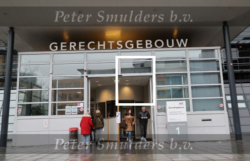 Utrecht 2 februari 2021
Rechtszaak Rachel Hazes tegen haar oude PA Marieke v Beek . Royce de Vries is de advocaat van Rachel. Marieke heeft advocaat Bernhard Tomlow. Ricardo Klaverdijk Big Willem v Boxtel en Jacqueline v d Gijp waren aanwezig.