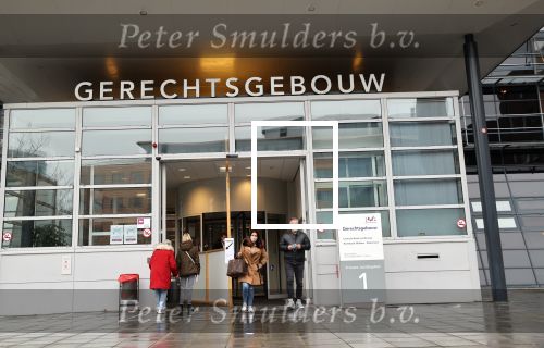 Utrecht 2 februari 2021
Rechtszaak Rachel Hazes tegen haar oude PA Marieke v Beek . Royce de Vries is de advocaat van Rachel. Marieke heeft advocaat Bernhard Tomlow. Ricardo Klaverdijk Big Willem v Boxtel en Jacqueline v d Gijp waren aanwezig.