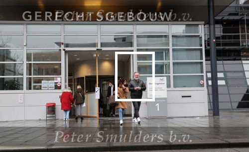 Utrecht 2 februari 2021
Rechtszaak Rachel Hazes tegen haar oude PA Marieke v Beek . Royce de Vries is de advocaat van Rachel. Marieke heeft advocaat Bernhard Tomlow. Ricardo Klaverdijk Big Willem v Boxtel en Jacqueline v d Gijp waren aanwezig.