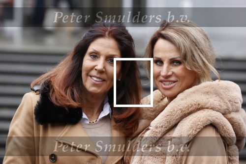 Utrecht 2 februari 2021
Rechtszaak Rachel Hazes tegen haar oude PA Marieke v Beek . Royce de Vries is de advocaat van Rachel. Marieke heeft advocaat Bernhard Tomlow. Ricardo Klaverdijk Big Willem v Boxtel en Jacqueline v d Gijp waren aanwezig.