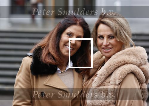 Utrecht 2 februari 2021
Rechtszaak Rachel Hazes tegen haar oude PA Marieke v Beek . Royce de Vries is de advocaat van Rachel. Marieke heeft advocaat Bernhard Tomlow. Ricardo Klaverdijk Big Willem v Boxtel en Jacqueline v d Gijp waren aanwezig.