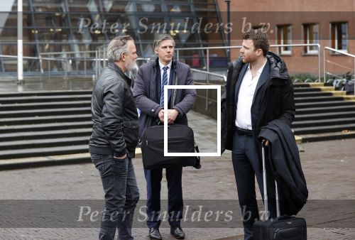 Utrecht 2 februari 2021
Rechtszaak Rachel Hazes tegen haar oude PA Marieke v Beek . Royce de Vries is de advocaat van Rachel. Marieke heeft advocaat Bernhard Tomlow. Ricardo Klaverdijk Big Willem v Boxtel en Jacqueline v d Gijp waren aanwezig.