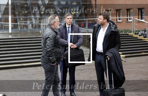 Utrecht 2 februari 2021
Rechtszaak Rachel Hazes tegen haar oude PA Marieke v Beek . Royce de Vries is de advocaat van Rachel. Marieke heeft advocaat Bernhard Tomlow. Ricardo Klaverdijk Big Willem v Boxtel en Jacqueline v d Gijp waren aanwezig.