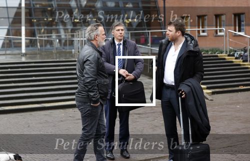 Utrecht 2 februari 2021
Rechtszaak Rachel Hazes tegen haar oude PA Marieke v Beek . Royce de Vries is de advocaat van Rachel. Marieke heeft advocaat Bernhard Tomlow. Ricardo Klaverdijk Big Willem v Boxtel en Jacqueline v d Gijp waren aanwezig.