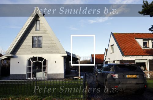 Schoorl 2 januari 2020Sonja Bakker en barry v Suijdam met hun hond op het strand.