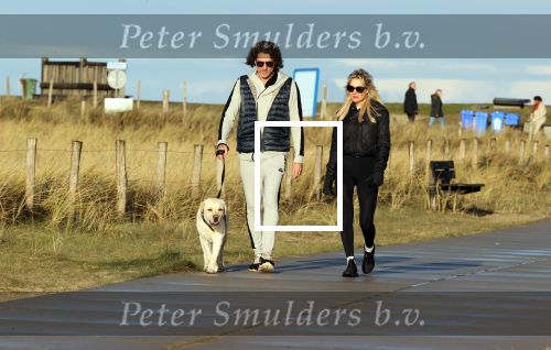 Schoorl 2 januari 2020Sonja Bakker en barry v Suijdam met hun hond op het strand.