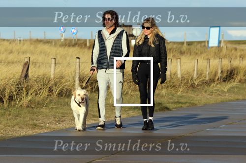 Schoorl 2 januari 2020Sonja Bakker en barry v Suijdam met hun hond op het strand.