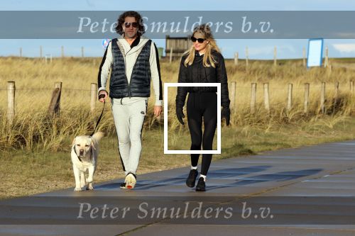 Schoorl 2 januari 2020Sonja Bakker en barry v Suijdam met hun hond op het strand.