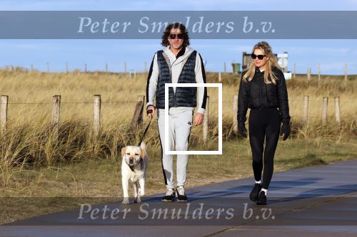Schoorl 2 januari 2020Sonja Bakker en barry v Suijdam met hun hond op het strand.