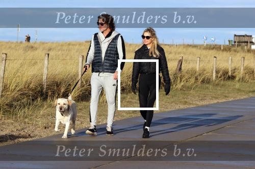 Schoorl 2 januari 2020Sonja Bakker en barry v Suijdam met hun hond op het strand.