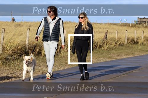 Schoorl 2 januari 2020Sonja Bakker en barry v Suijdam met hun hond op het strand.