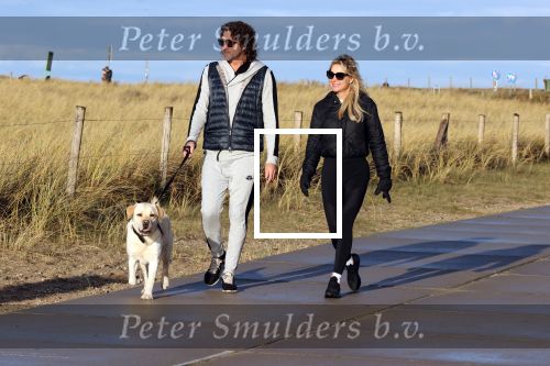 Schoorl 2 januari 2020Sonja Bakker en barry v Suijdam met hun hond op het strand.
