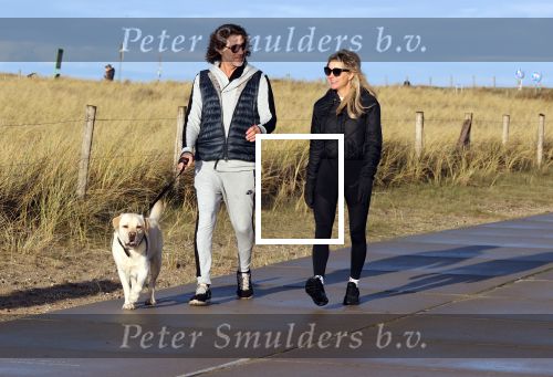 Schoorl 2 januari 2020Sonja Bakker en barry v Suijdam met hun hond op het strand.
