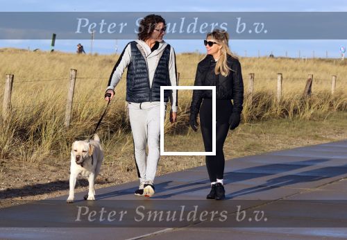 Schoorl 2 januari 2020Sonja Bakker en barry v Suijdam met hun hond op het strand.