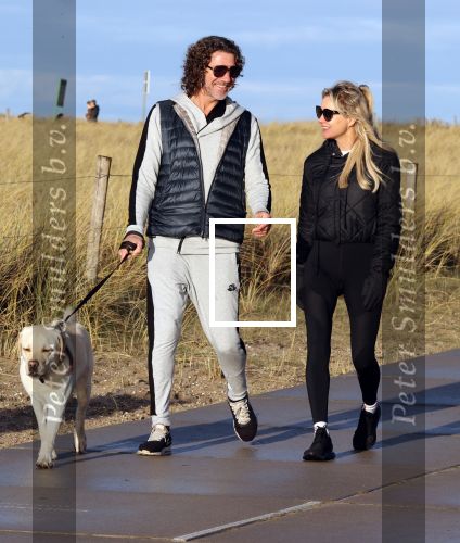 Schoorl 2 januari 2020Sonja Bakker en barry v Suijdam met hun hond op het strand.