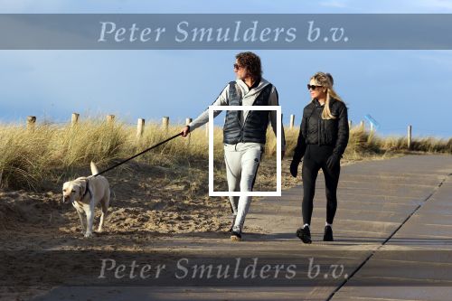 Schoorl 2 januari 2020Sonja Bakker en barry v Suijdam met hun hond op het strand.