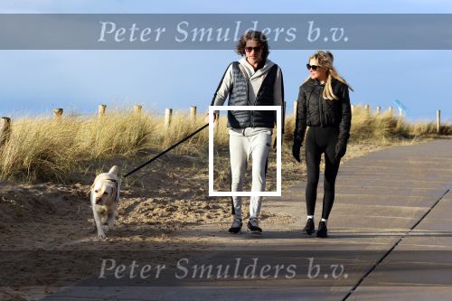 Schoorl 2 januari 2020Sonja Bakker en barry v Suijdam met hun hond op het strand.