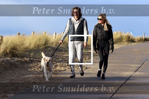 Schoorl 2 januari 2020Sonja Bakker en barry v Suijdam met hun hond op het strand.