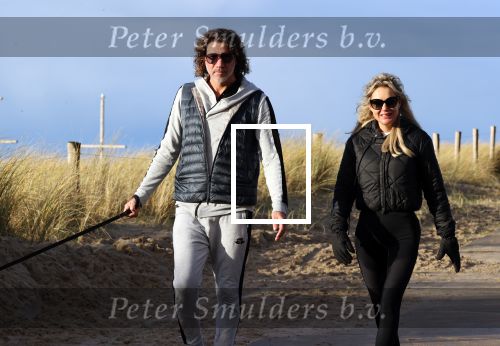 Schoorl 2 januari 2020Sonja Bakker en barry v Suijdam met hun hond op het strand.