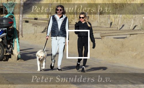 Schoorl 2 januari 2020Sonja Bakker en barry v Suijdam met hun hond op het strand.