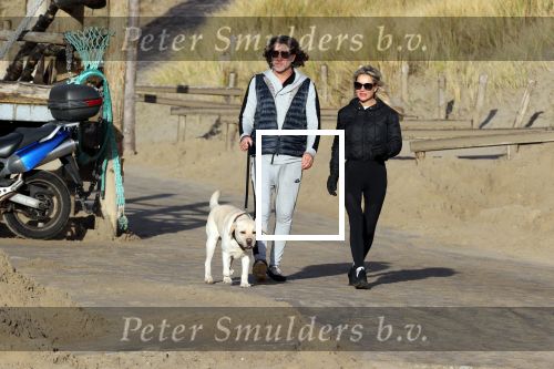 Schoorl 2 januari 2020Sonja Bakker en barry v Suijdam met hun hond op het strand.