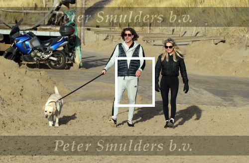 Schoorl 2 januari 2020Sonja Bakker en barry v Suijdam met hun hond op het strand.