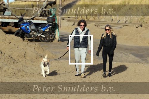 Schoorl 2 januari 2020Sonja Bakker en barry v Suijdam met hun hond op het strand.