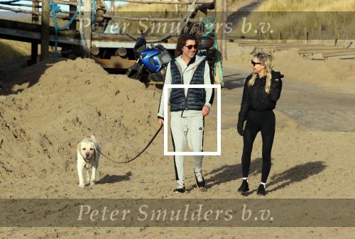 Schoorl 2 januari 2020Sonja Bakker en barry v Suijdam met hun hond op het strand.
