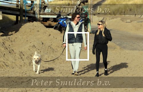 Schoorl 2 januari 2020Sonja Bakker en barry v Suijdam met hun hond op het strand.