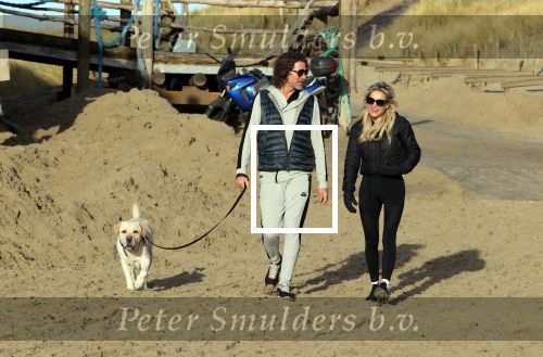 Schoorl 2 januari 2020Sonja Bakker en barry v Suijdam met hun hond op het strand.