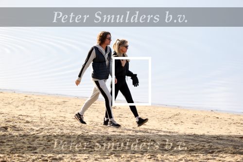Schoorl 2 januari 2020Sonja Bakker en barry v Suijdam met hun hond op het strand.
