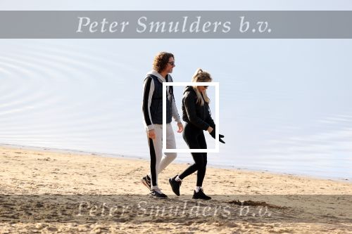 Schoorl 2 januari 2020Sonja Bakker en barry v Suijdam met hun hond op het strand.