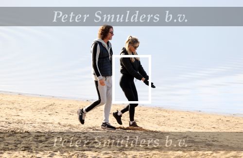 Schoorl 2 januari 2020Sonja Bakker en barry v Suijdam met hun hond op het strand.