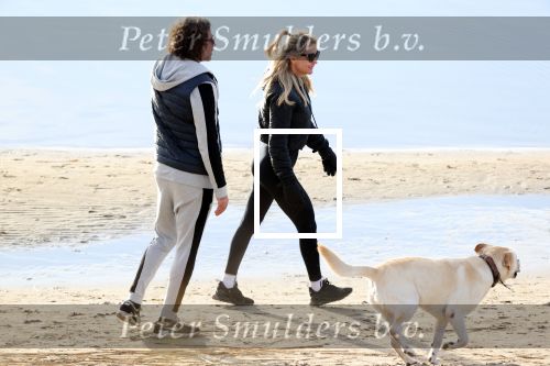 Schoorl 2 januari 2020Sonja Bakker en barry v Suijdam met hun hond op het strand.