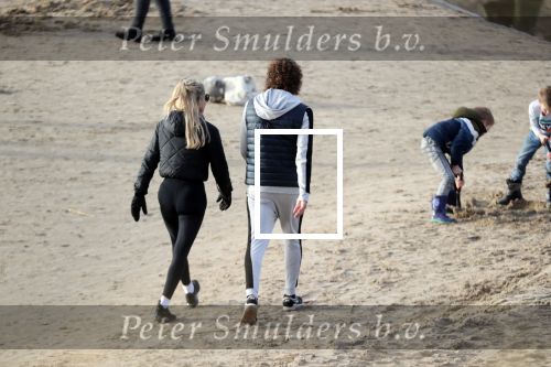 Schoorl 2 januari 2020Sonja Bakker en barry v Suijdam met hun hond op het strand.