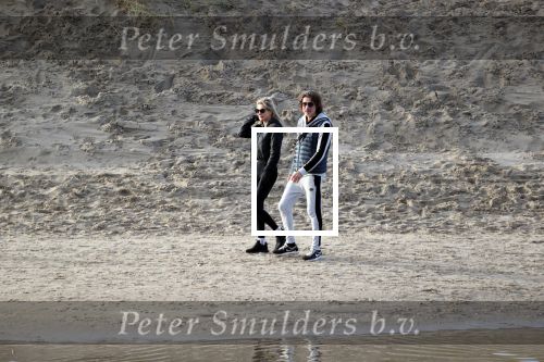 Schoorl 2 januari 2020Sonja Bakker en barry v Suijdam met hun hond op het strand.