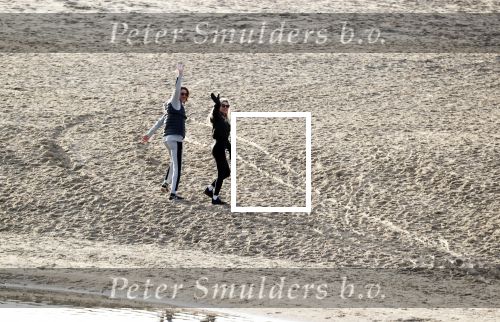 Schoorl 2 januari 2020Sonja Bakker en barry v Suijdam met hun hond op het strand.