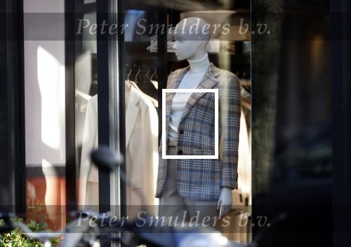 Amsterdam 23 januari 2021
Merel Westrik koopt kleding bij Suitsudio op de cornelis schuytstraat. Merel is 5 maanden zwanger . Ze komt met haar styliste en worden door twee verkopers geholpen.