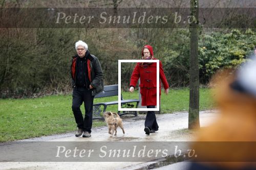 Amsterdam 5 februari 2021
Theodor Holman met partner en hond in het vondelpark