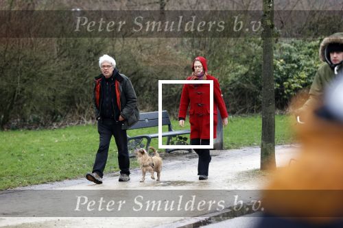 Amsterdam 5 februari 2021
Theodor Holman met partner en hond in het vondelpark