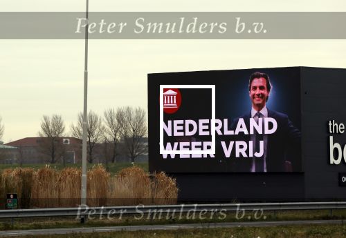 Schiphol A4 15 januari 2021
Abri Forum voor democratie met foto van Thierry Baudet