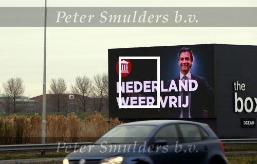 Schiphol A4 15 januari 2021
Abri Forum voor democratie met foto van Thierry Baudet