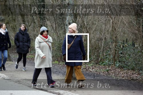 Amsterdam 16 februari 2021
Diverse BN ers in het vondelpark tijdens Corona. Tjitske Reidinga met een vriendin